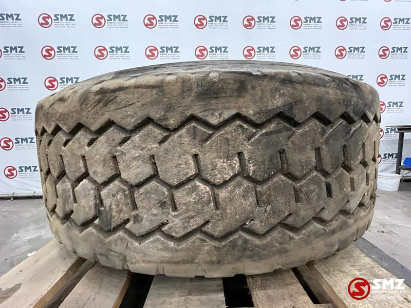 Michelin Occ vrachtwagenband Michelin 425/65R22.5 - Pneu pour Camion: photos 1 Michelin Occ vrachtwagenband Michelin 425/65R22.5 - Pneu pour Camion: photos 1