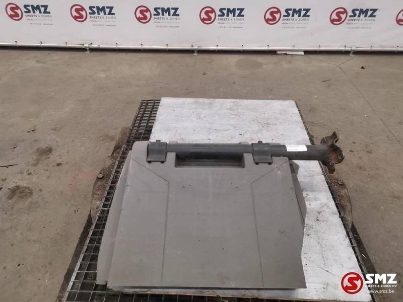 Mercedes-Benz Occ Spatbord met steun Actros MP2/MP3 - Pièces de rechange pour Camion: photos 1 Mercedes-Benz Occ Spatbord met steun Actros MP2/MP3 - Pièces de rechange pour Camion: photos 1