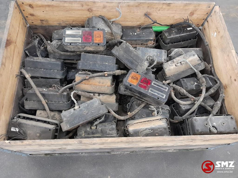 Renault Occ set 50 achterlichten links/rechts 24V Renault - Feu arrière pour Camion: photos 5 Renault Occ set 50 achterlichten links/rechts 24V Renault - Feu arrière pour Camion: photos 5