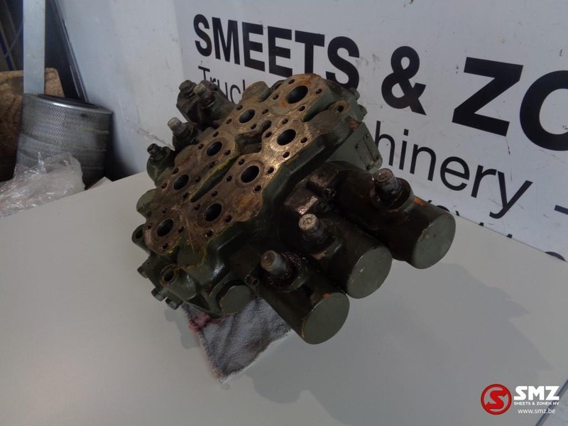 Zettelmeyer Occ stuur ventiel ZL3000 - Valve hydraulique pour Camion: photos 3 Zettelmeyer Occ stuur ventiel ZL3000 - Valve hydraulique pour Camion: photos 3