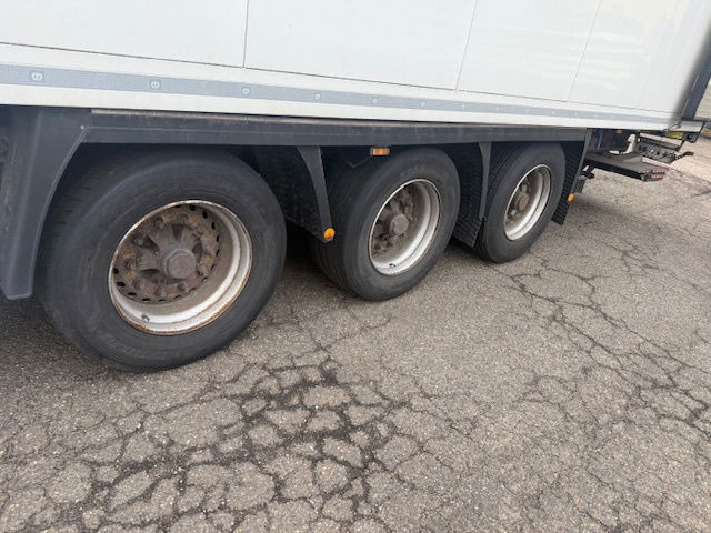 Krone Laadklep 270 hoog 2 Liftassen - Semi-remorque frigorifique: photos 5 Krone Laadklep 270 hoog 2 Liftassen - Semi-remorque frigorifique: photos 5