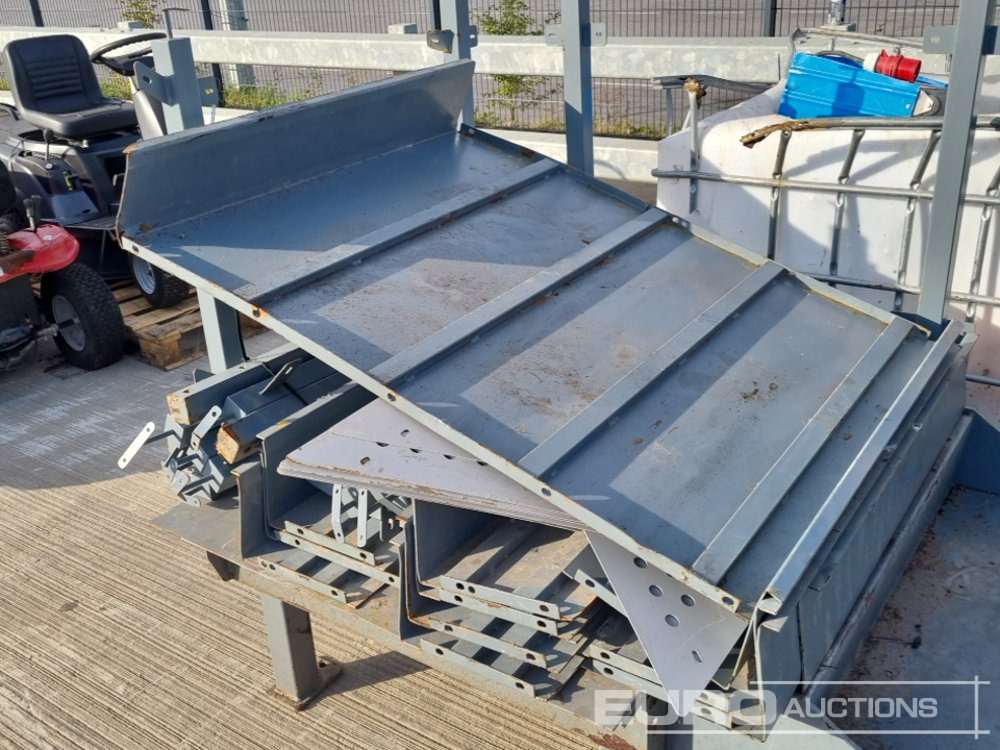 Matériel de chantier 110 Volt Heater (3 of), 3 Step Access Plaform & Fittings: photos 10