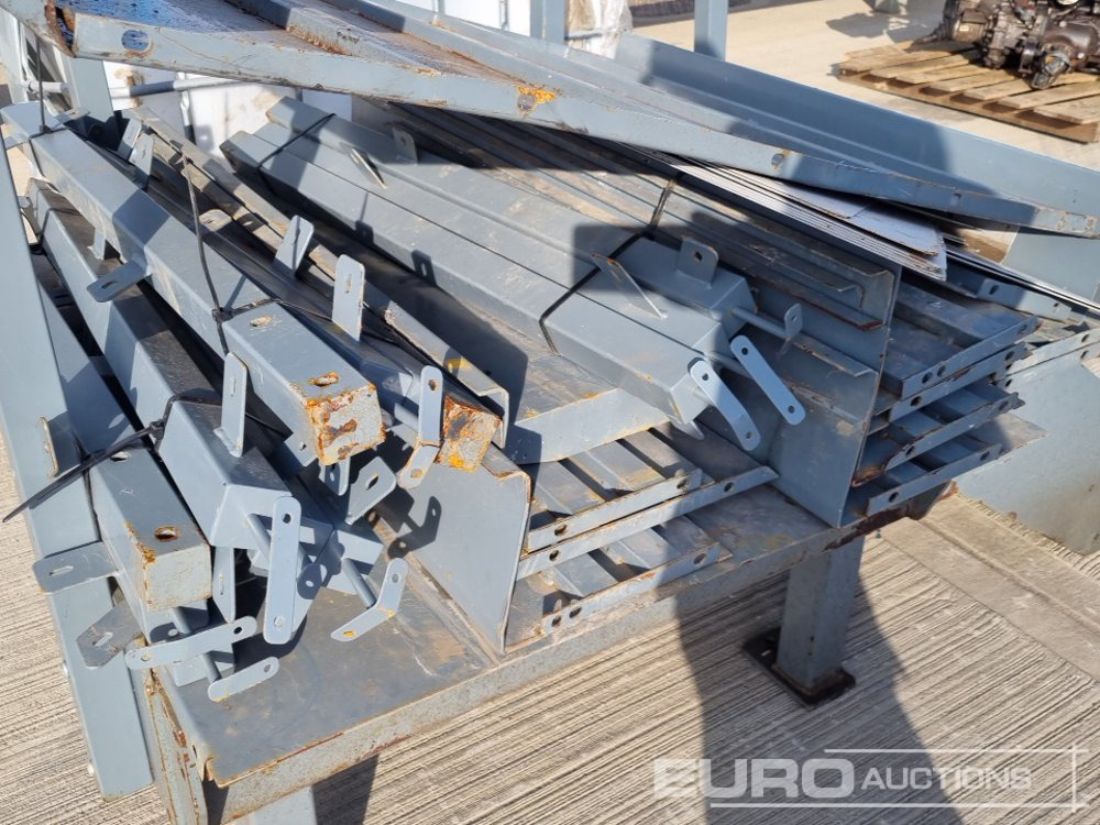 Matériel de chantier 110 Volt Heater (3 of), 3 Step Access Plaform & Fittings: photos 12