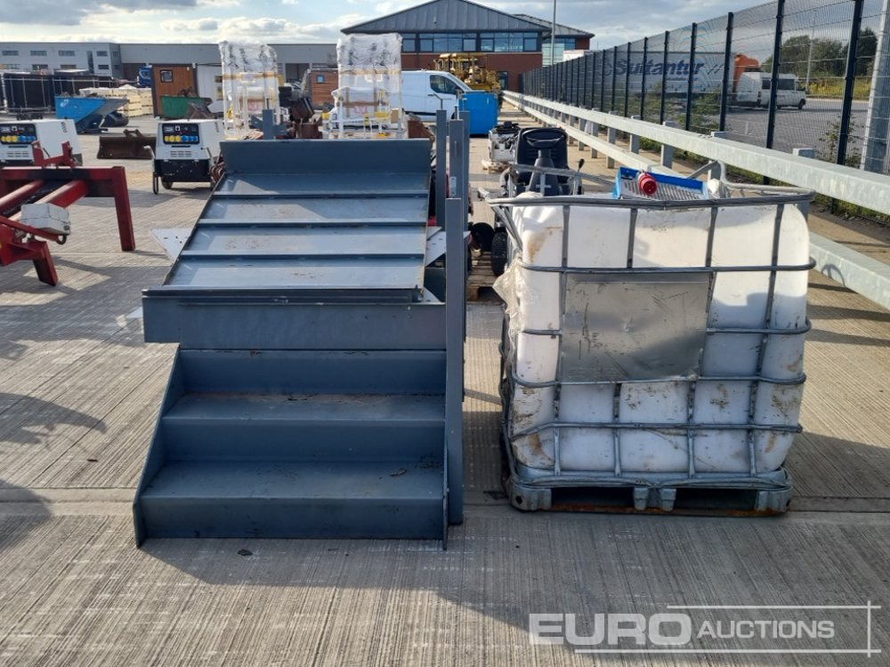 Matériel de chantier 110 Volt Heater (3 of), 3 Step Access Plaform & Fittings: photos 8