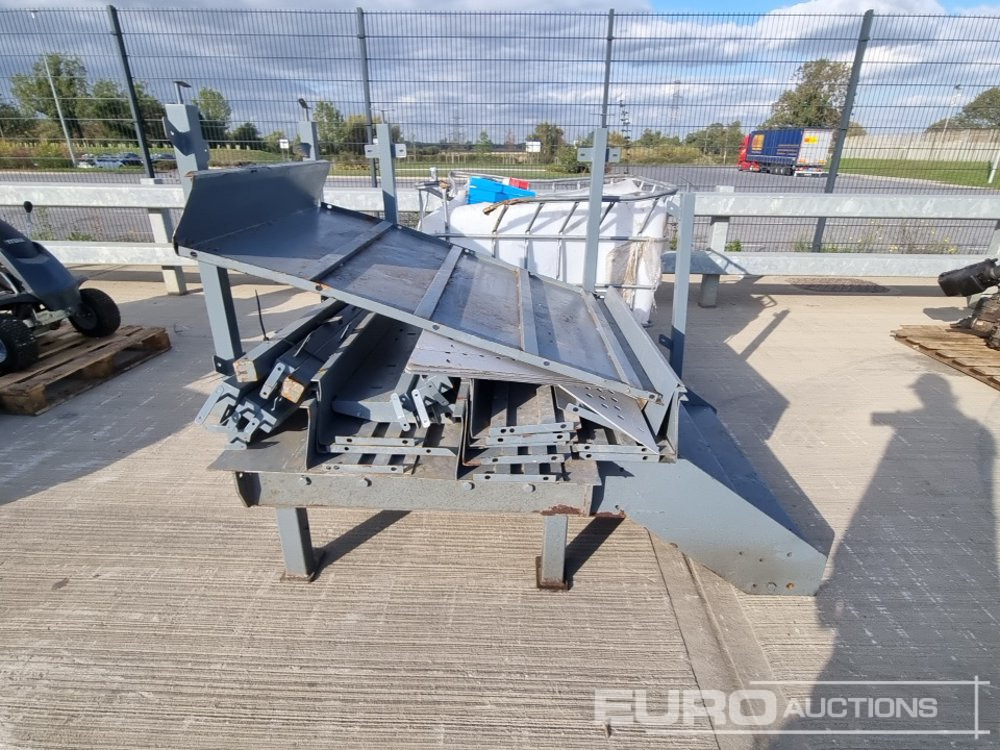 Matériel de chantier 110 Volt Heater (3 of), 3 Step Access Plaform & Fittings: photos 6