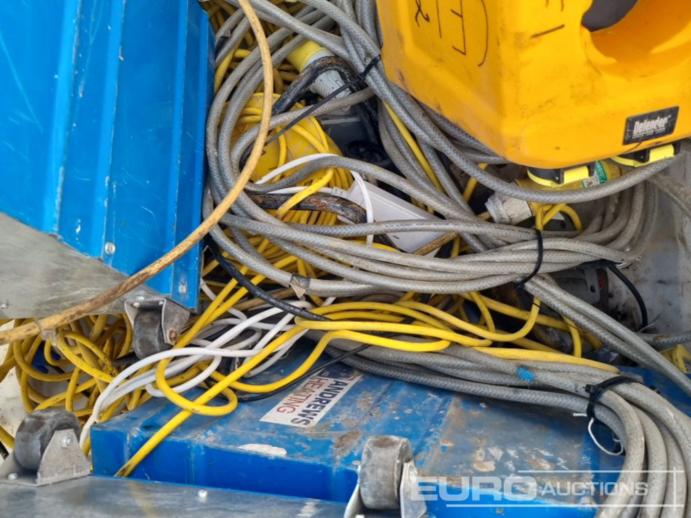 Matériel de chantier 110 Volt Heater (3 of), 3 Step Access Plaform & Fittings: photos 17