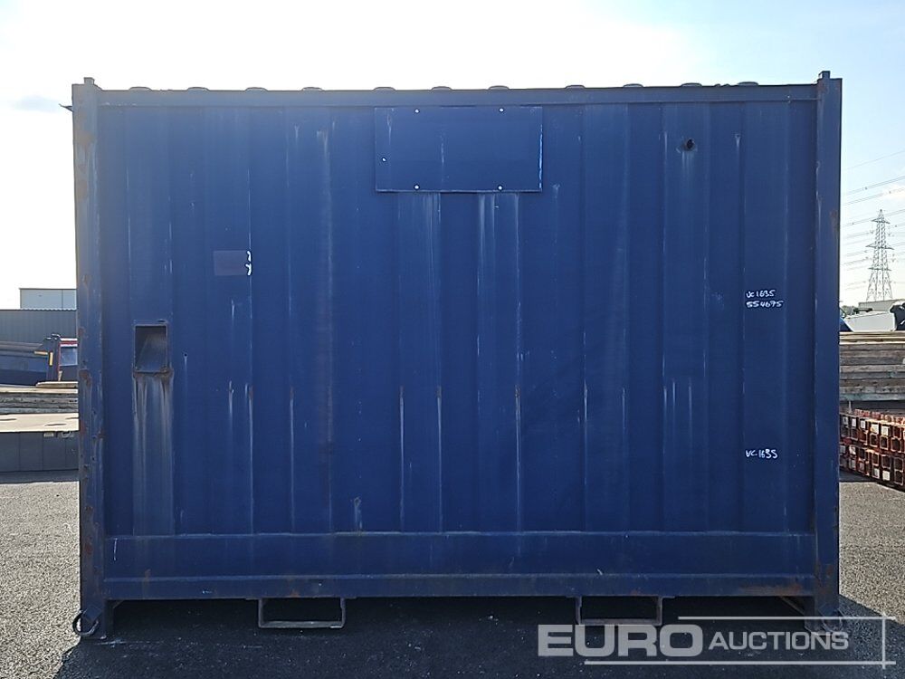 12' x 8' Container (Contents Included) - Conteneur maritime: photos 4 12' x 8' Container (Contents Included) - Conteneur maritime: photos 4