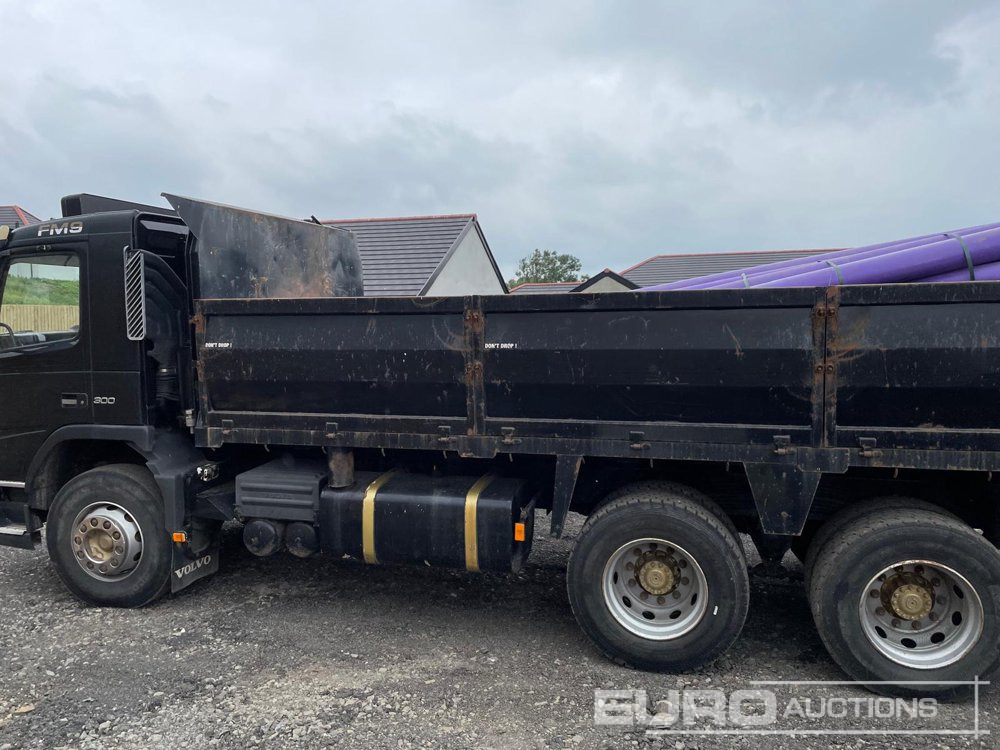 2003 Volvo FM9 300 - Camion benne: photos 1 2003 Volvo FM9 300 - Camion benne: photos 1