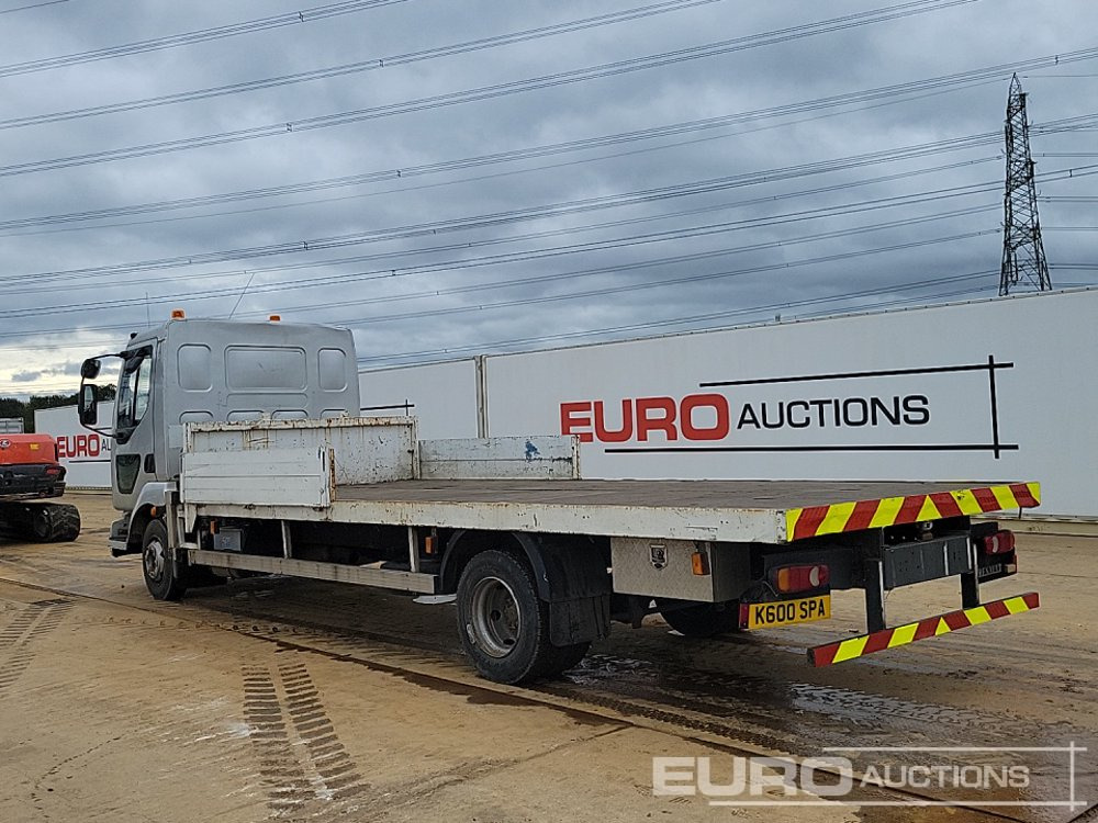 2005 Renault 4x2 Flat Bed Lorry, Manual Gearbox (Reg. Docs. Available) - Camion plateau: photos 3 2005 Renault 4x2 Flat Bed Lorry, Manual Gearbox (Reg. Docs. Available) - Camion plateau: photos 3