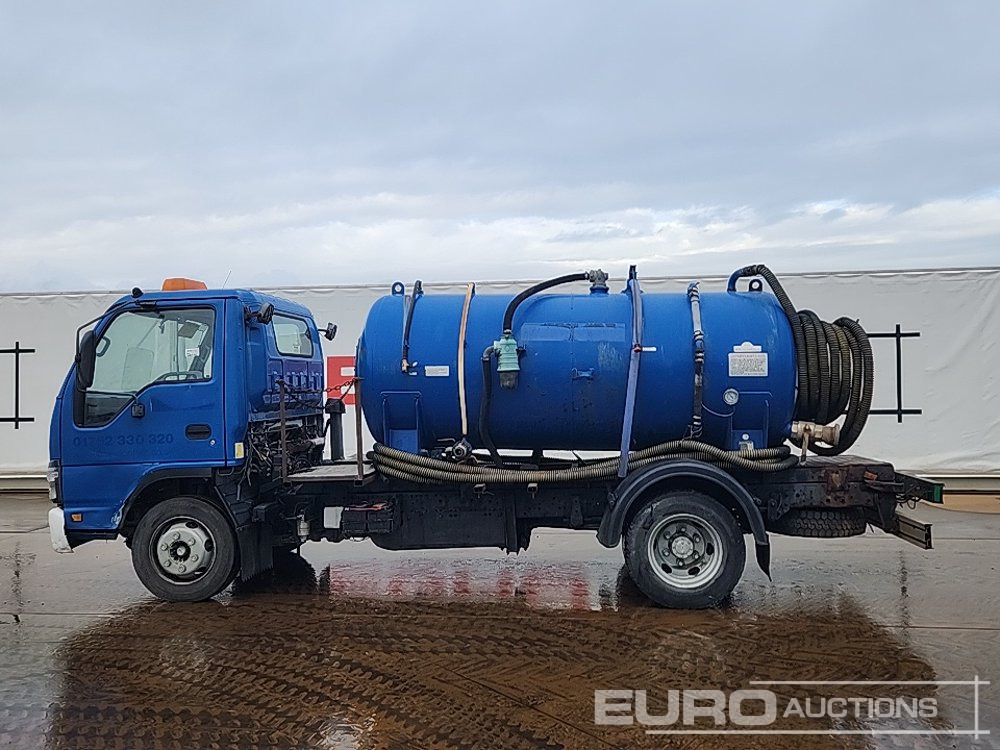 2007 Isuzu NQR - Camion citerne: photos 2 2007 Isuzu NQR - Camion citerne: photos 2