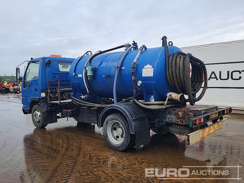 2007 Isuzu NQR - Camion citerne: photos 3 2007 Isuzu NQR - Camion citerne: photos 3