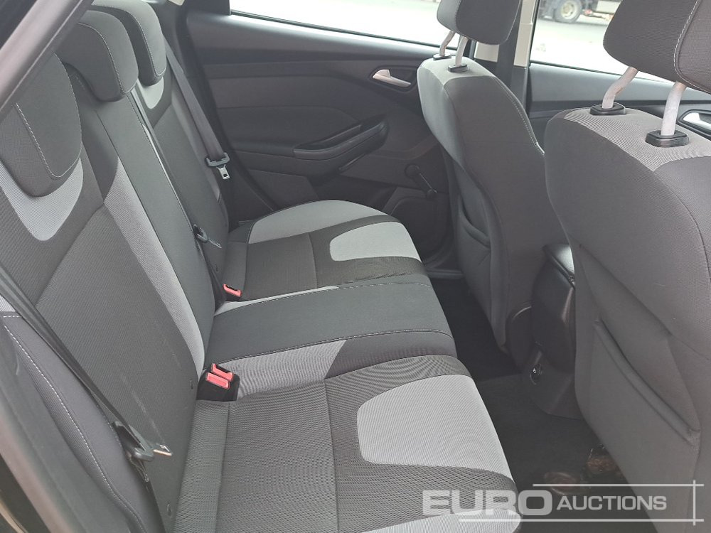 Voiture 2011 Ford Focus: photos 28