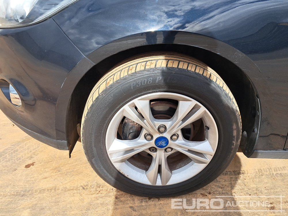 Voiture 2011 Ford Focus: photos 9