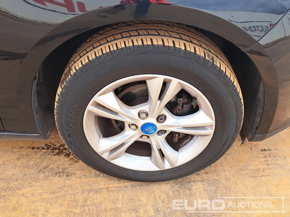 Voiture 2011 Ford Focus: photos 12