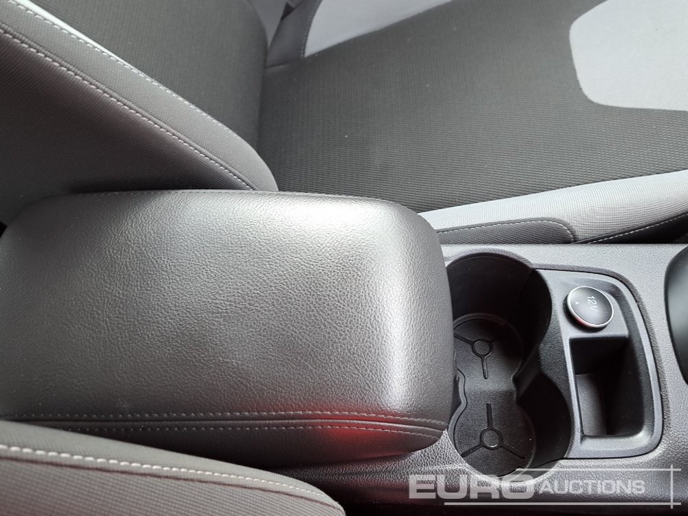 Voiture 2011 Ford Focus: photos 22