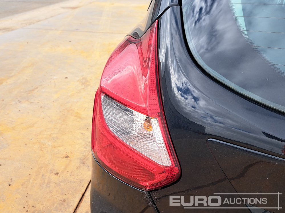 Voiture 2011 Ford Focus: photos 30