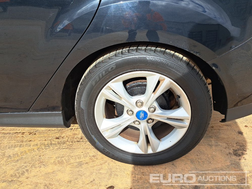 Voiture 2011 Ford Focus: photos 10