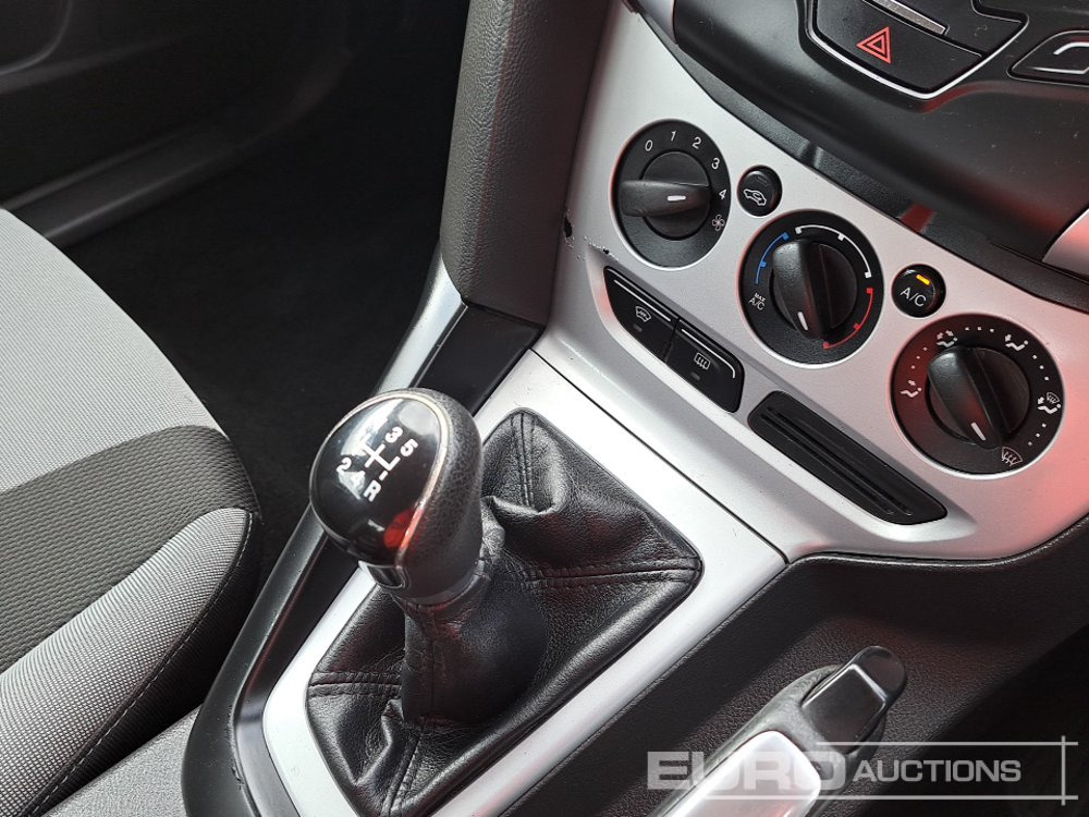 Voiture 2011 Ford Focus: photos 20