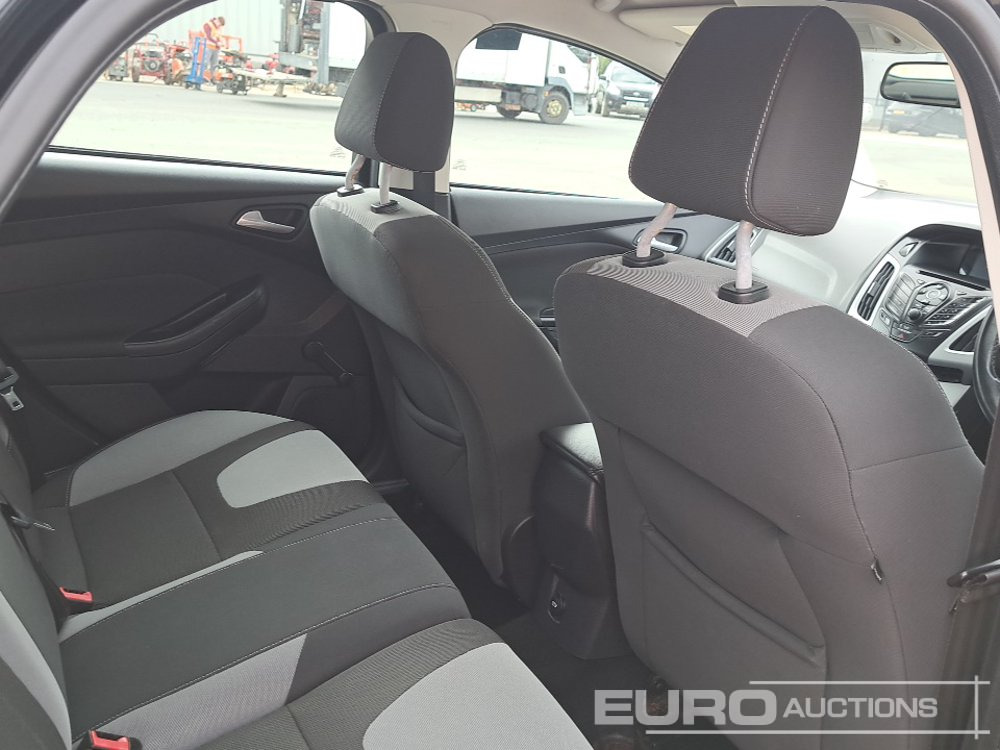 Voiture 2011 Ford Focus: photos 29