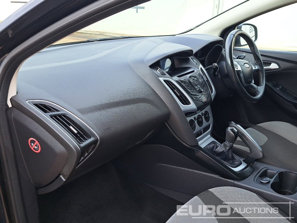 Voiture 2011 Ford Focus: photos 25