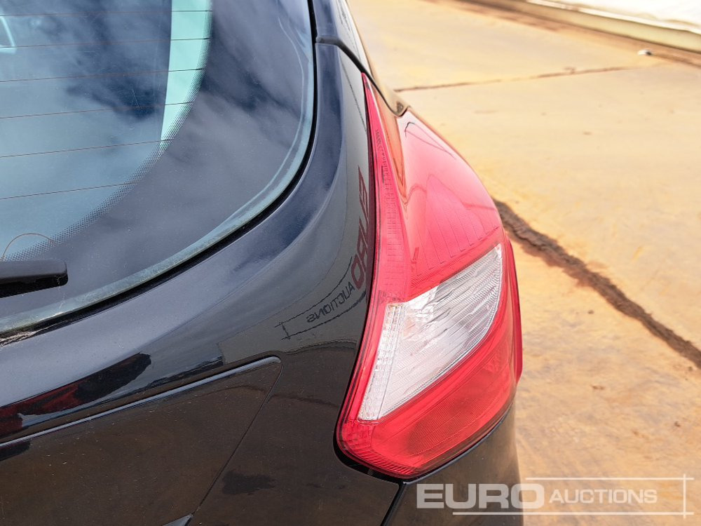 Voiture 2011 Ford Focus: photos 33