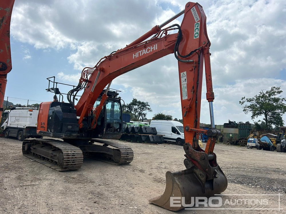 2015 Hitachi ZX225USLC-5B - Pelle sur chenille: photos 4 2015 Hitachi ZX225USLC-5B - Pelle sur chenille: photos 4