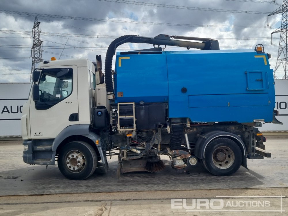 2016 DAF LF220 - Balayeuse de voirie: photos 2 2016 DAF LF220 - Balayeuse de voirie: photos 2