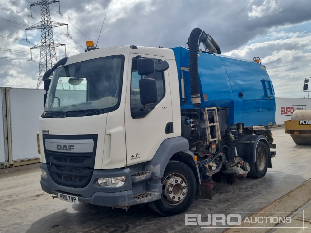 2016 DAF LF220 - Balayeuse de voirie: photos 1 2016 DAF LF220 - Balayeuse de voirie: photos 1