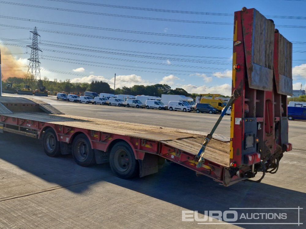 2017 King trailers Tri Axle Step Frame Low Loader Trailer, Hydraulic Flip Toe Ramps, Neck Ramps, Outriggers - Remorque porte-engin surbaissée: photos 3 2017 King trailers Tri Axle Step Frame Low Loader Trailer, Hydraulic Flip Toe Ramps, Neck Ramps, Outriggers - Remorque porte-engin surbaissée: photos 3