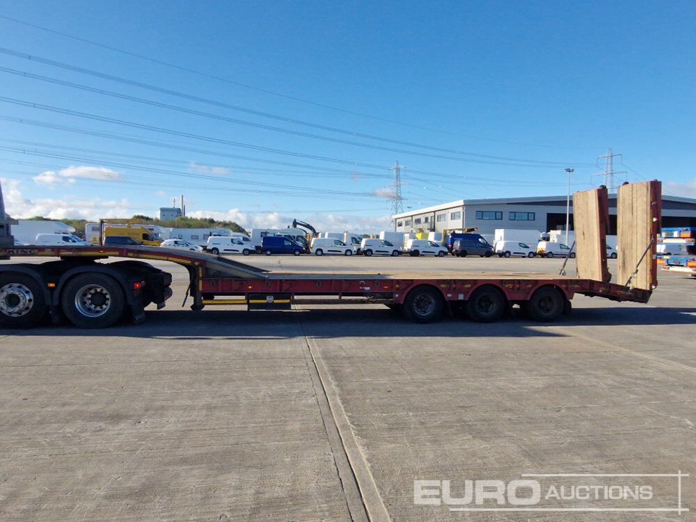 2017 King trailers Tri Axle Step Frame Low Loader Trailer, Hydraulic Flip Toe Ramps, Neck Ramps, Outriggers - Remorque porte-engin surbaissée: photos 2 2017 King trailers Tri Axle Step Frame Low Loader Trailer, Hydraulic Flip Toe Ramps, Neck Ramps, Outriggers - Remorque porte-engin surbaissée: photos 2