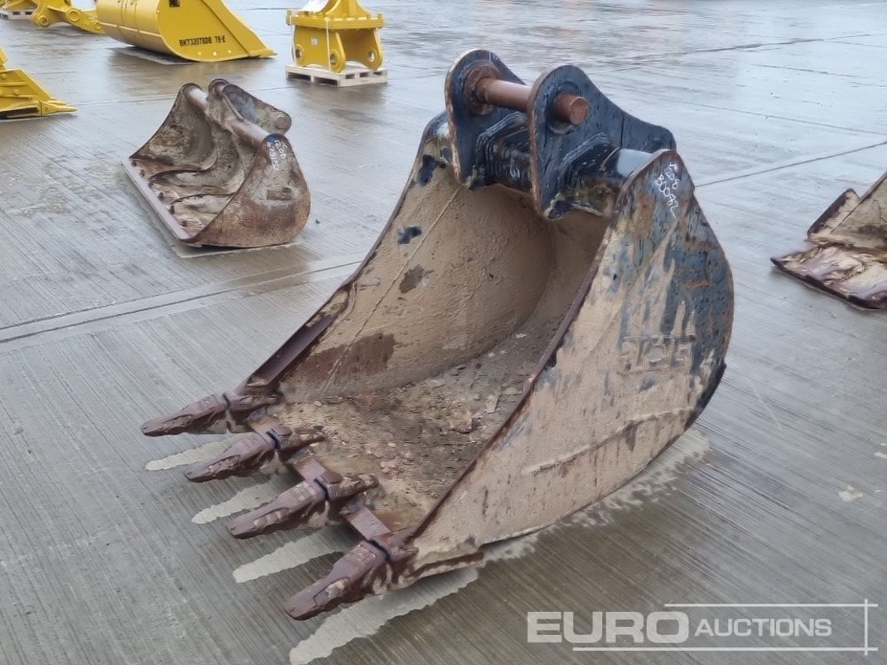 2018 JCB 34" Digging Bucket 65mm Pin to suit 13 Ton Excavator - Godet: photos 1 2018 JCB 34" Digging Bucket 65mm Pin to suit 13 Ton Excavator - Godet: photos 1