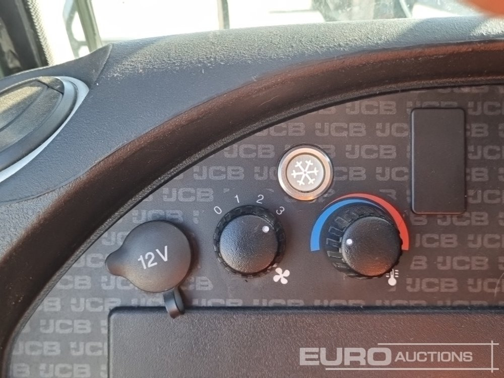 Chariot télescopique 2020 JCB 520-40: photos 31