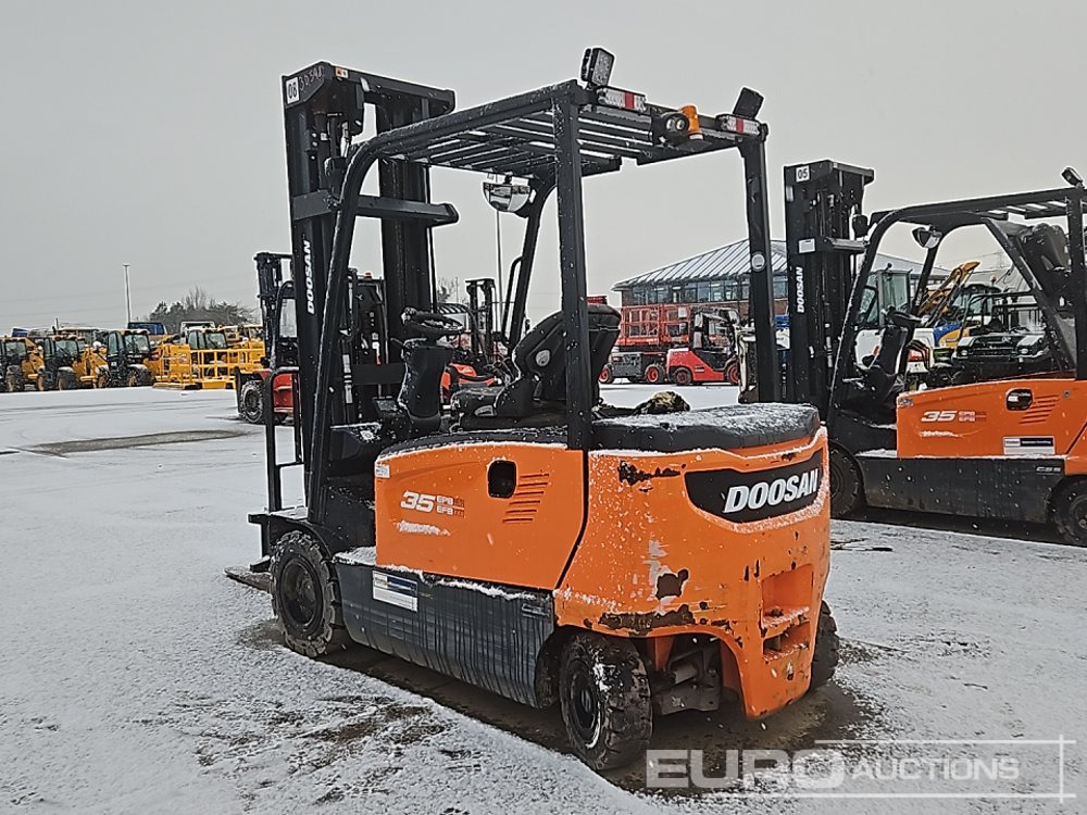 2021 Doosan B35X-7 Plus - Chariot élévateur: photos 3 2021 Doosan B35X-7 Plus - Chariot élévateur: photos 3