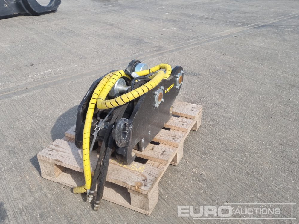 2022 Engcon Hydraulic Double Lock QH 45mm Pin to suit 4-6 Ton Excavator - Attache rapide: photos 1 2022 Engcon Hydraulic Double Lock QH 45mm Pin to suit 4-6 Ton Excavator - Attache rapide: photos 1