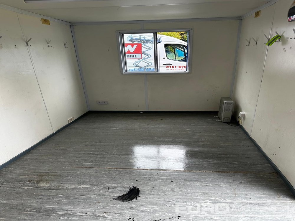 21-foot x 8-foot Office (Selling Offsite - Location: Studham) - Conteneur maritime: photos 3 21-foot x 8-foot Office (Selling Offsite - Location: Studham) - Conteneur maritime: photos 3