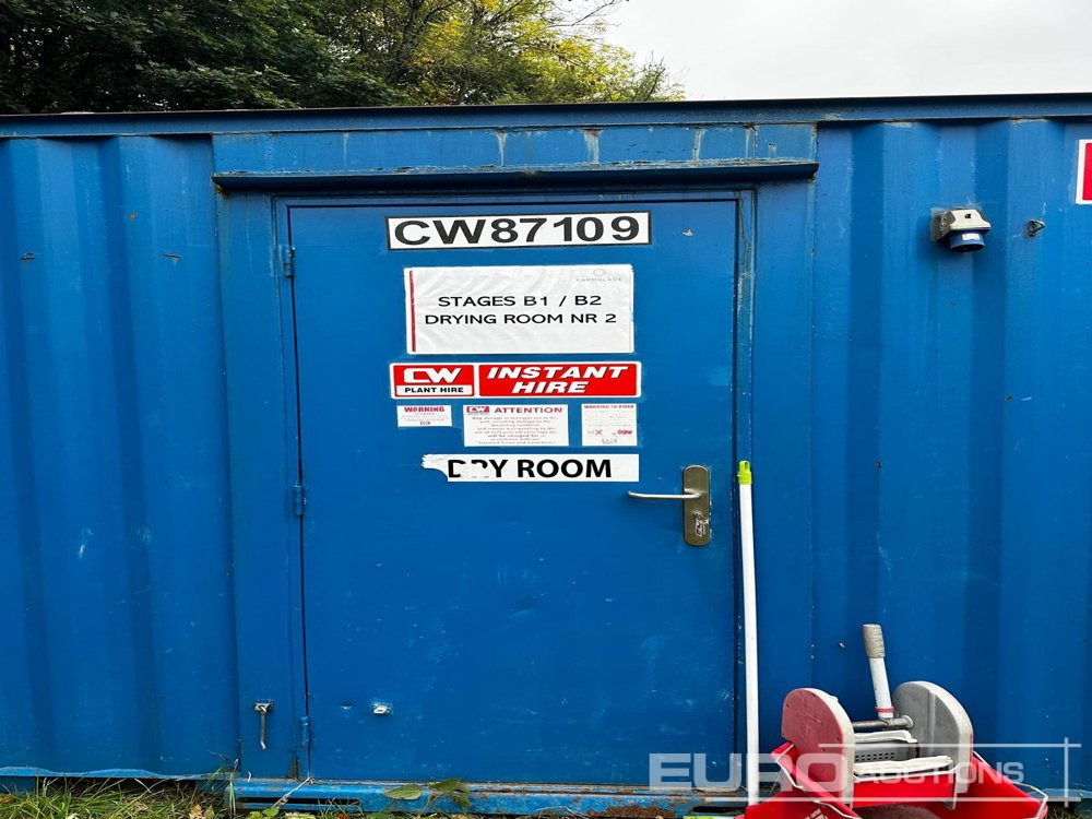 21-foot x 8-foot Office (Selling Offsite - Location: Studham) - Conteneur maritime: photos 2 21-foot x 8-foot Office (Selling Offsite - Location: Studham) - Conteneur maritime: photos 2