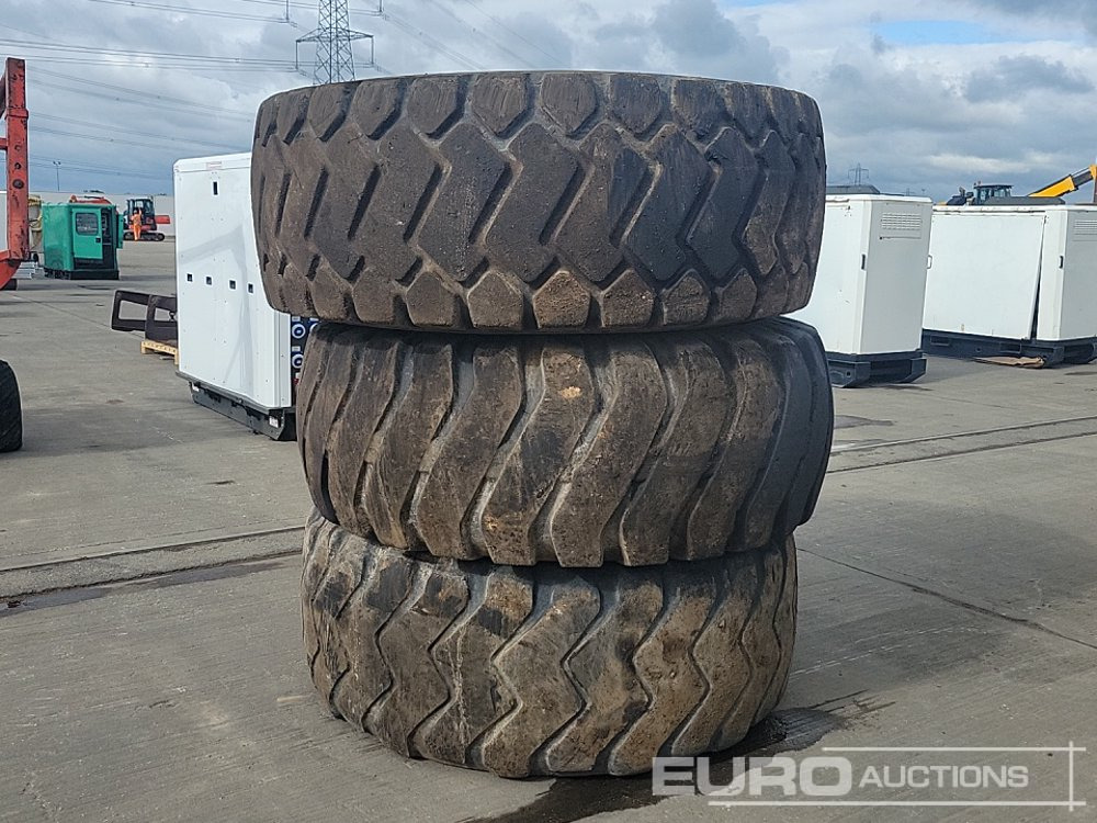 23.5R25 Tyre & Rim (3 of) - Pneu: photos 4 23.5R25 Tyre & Rim (3 of) - Pneu: photos 4