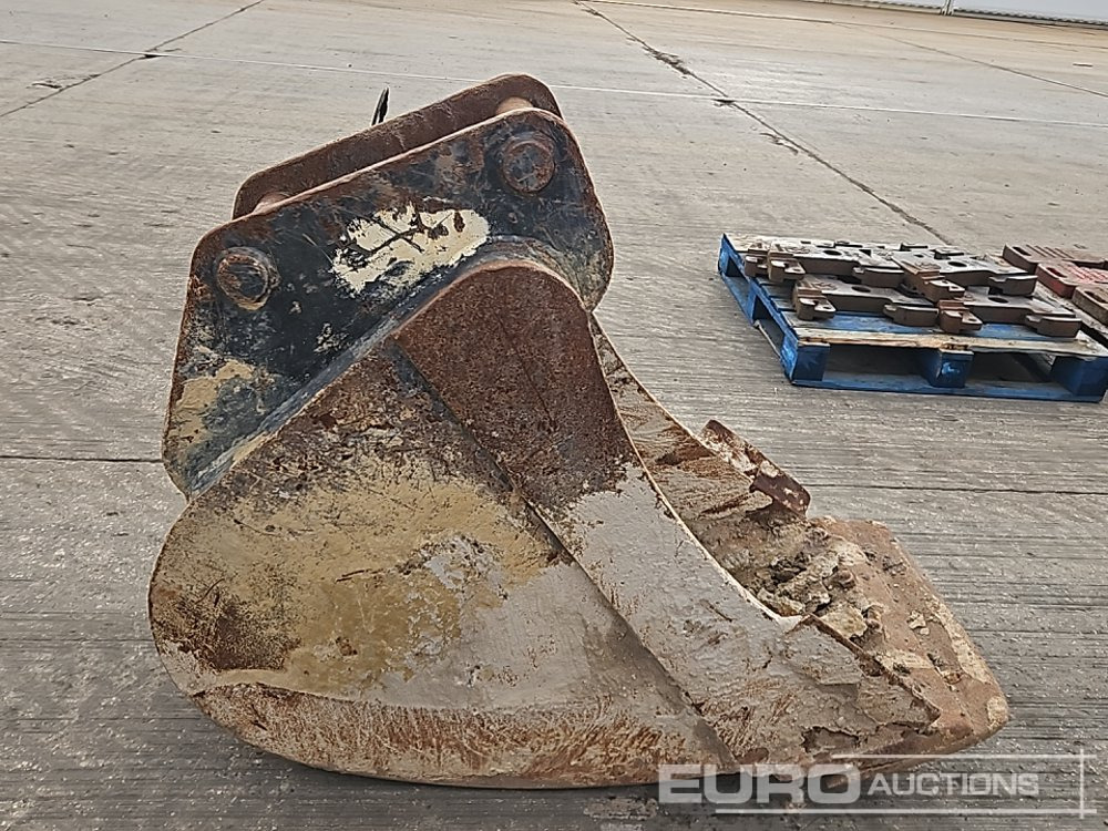 Godet 24" Digging Bucket 65mm Pin to suit 13 Ton Excavator: photos 6 Godet 24" Digging Bucket 65mm Pin to suit 13 Ton Excavator: photos 6