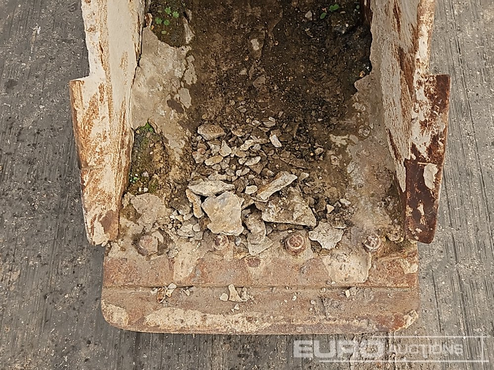 Godet 24" Digging Bucket 65mm Pin to suit 13 Ton Excavator: photos 9 Godet 24" Digging Bucket 65mm Pin to suit 13 Ton Excavator: photos 9