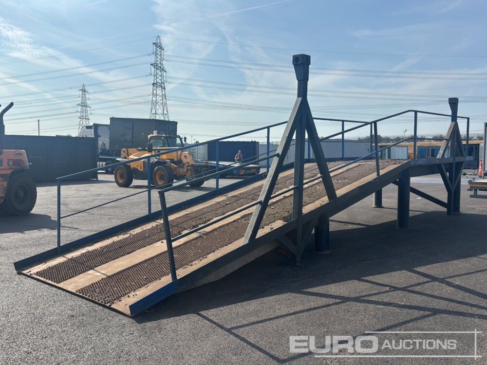 30' x 8' Loading Ramp - Rampe de chargement: photos 5 30' x 8' Loading Ramp - Rampe de chargement: photos 5