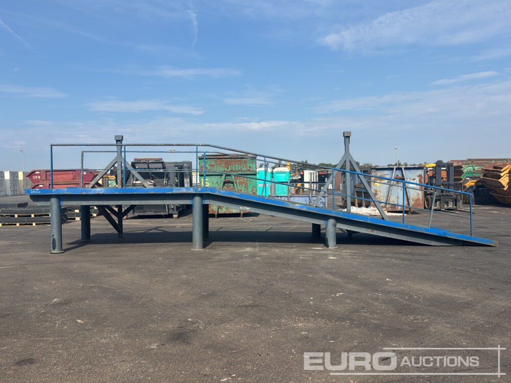 30' x 8' Loading Ramp - Rampe de chargement: photos 2 30' x 8' Loading Ramp - Rampe de chargement: photos 2