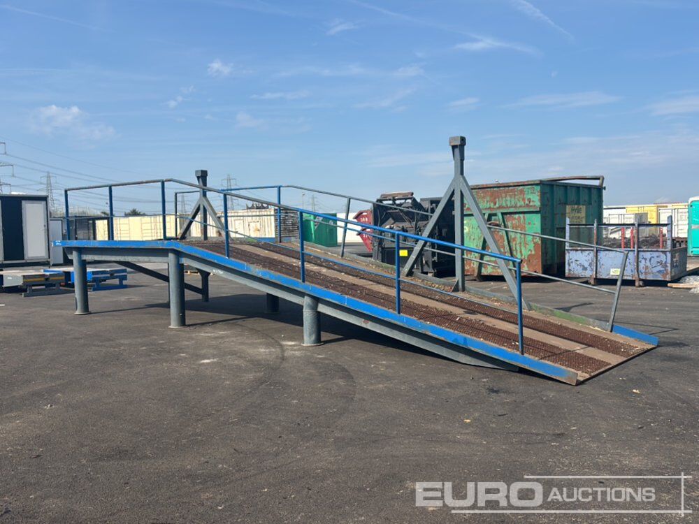 30' x 8' Loading Ramp - Rampe de chargement: photos 3 30' x 8' Loading Ramp - Rampe de chargement: photos 3