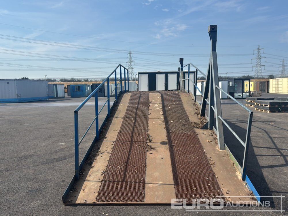 30' x 8' Loading Ramp - Rampe de chargement: photos 4 30' x 8' Loading Ramp - Rampe de chargement: photos 4