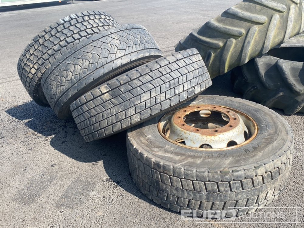 315/70R22.5 Tyre & Rim (4 of) - Pneu: photos 2 315/70R22.5 Tyre & Rim (4 of) - Pneu: photos 2