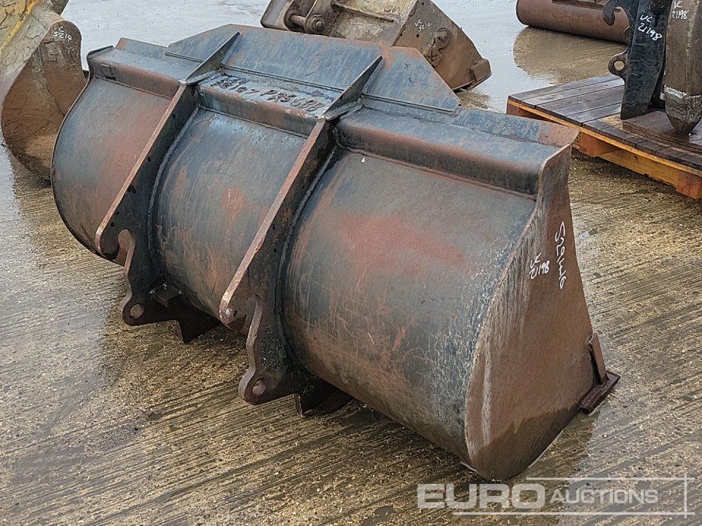 70" Loading Bucket to suit Telehandler - Godet: photos 5 70" Loading Bucket to suit Telehandler - Godet: photos 5