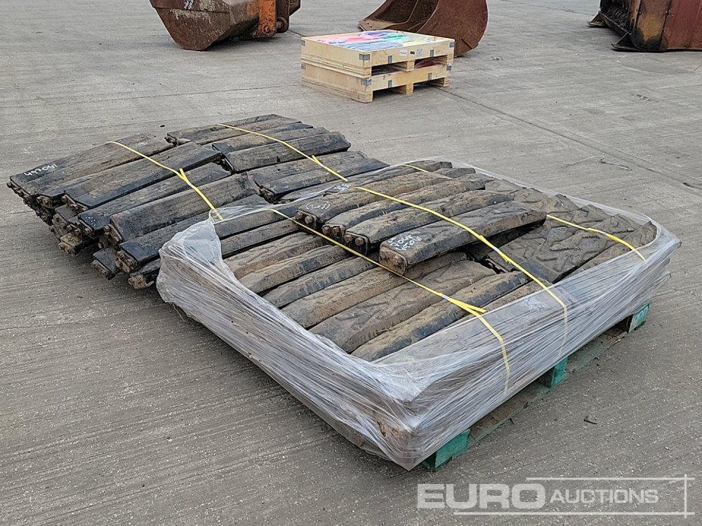 700mm Rubber Block Pads (2 Pallets of) - Chenille pour Engins de chantier: photos 2 700mm Rubber Block Pads (2 Pallets of) - Chenille pour Engins de chantier: photos 2