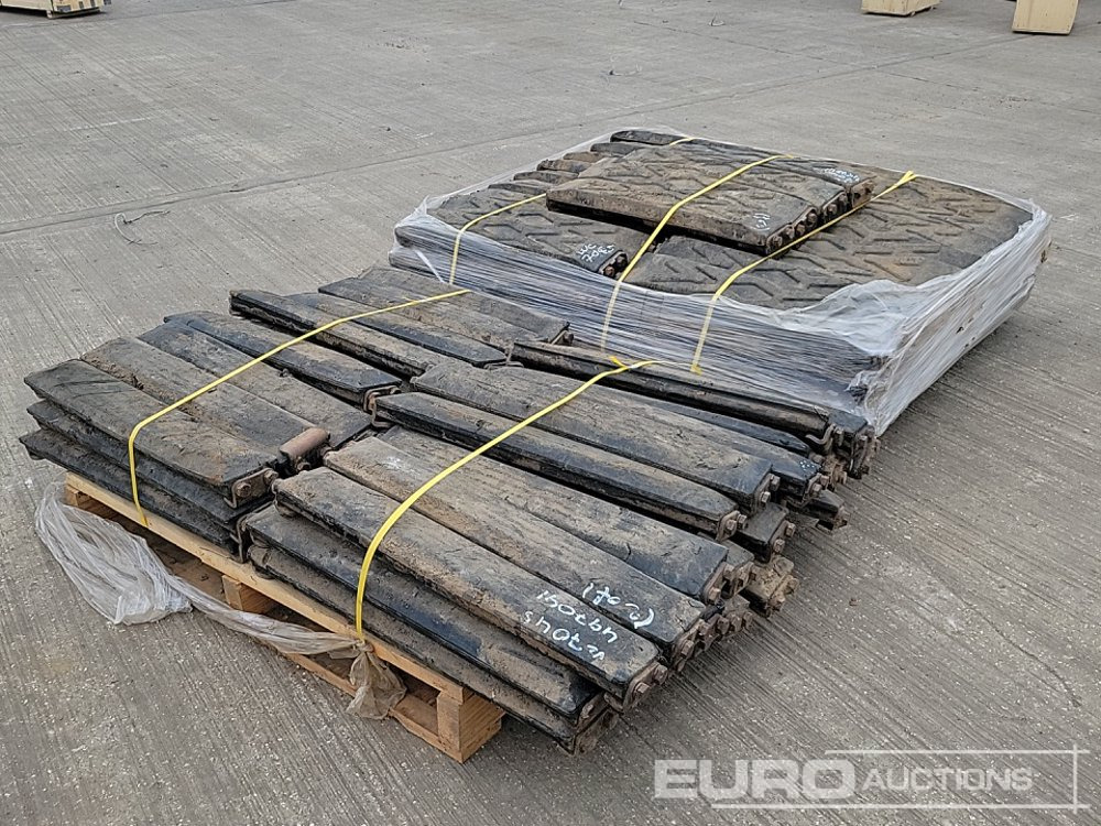 700mm Rubber Block Pads (2 Pallets of) - Chenille pour Engins de chantier: photos 1 700mm Rubber Block Pads (2 Pallets of) - Chenille pour Engins de chantier: photos 1