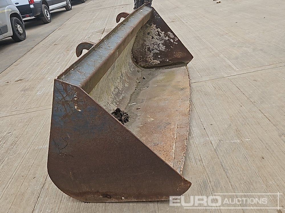 Godet 90" Loading Bucket to suit Telehandler: photos 6