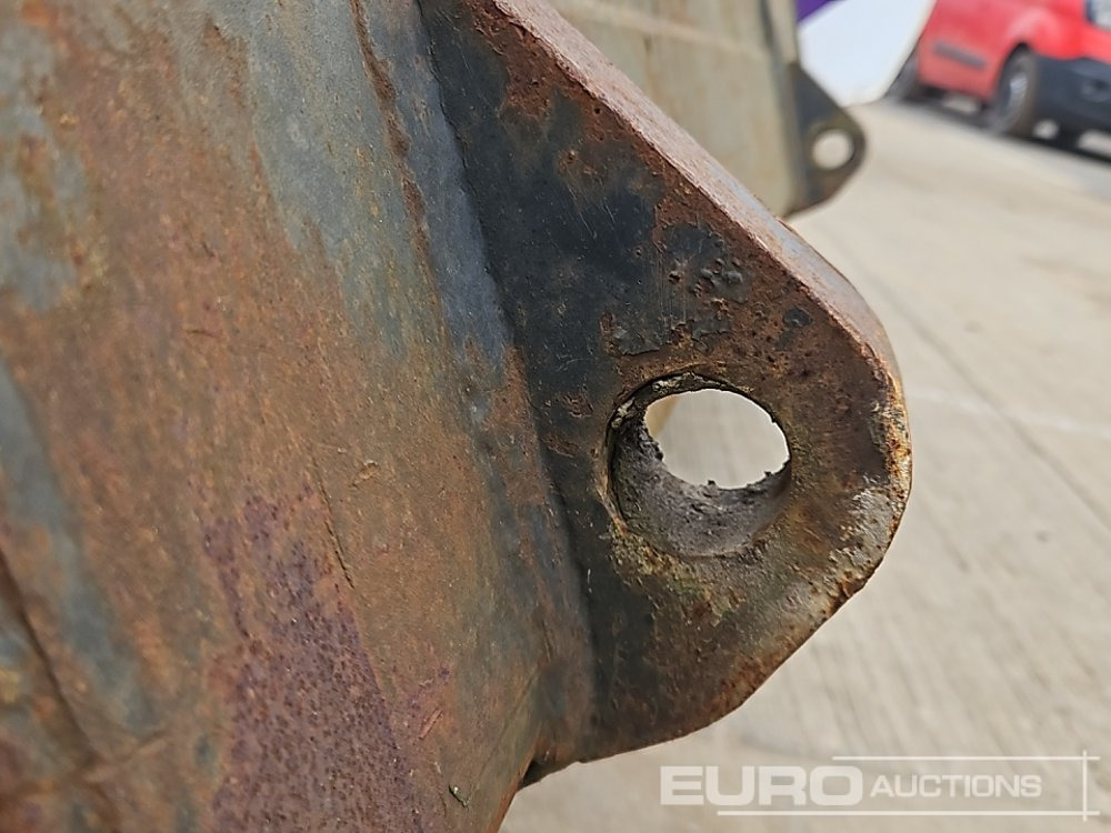 Godet 90" Loading Bucket to suit Telehandler: photos 17