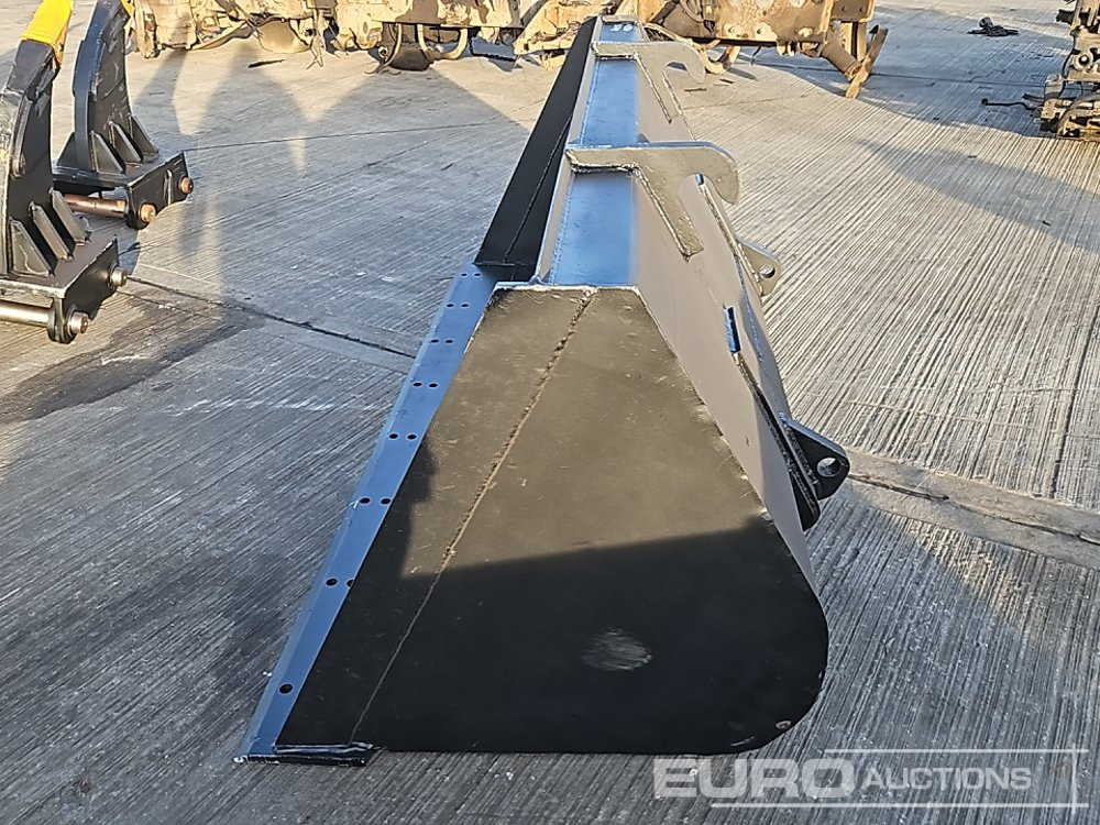90" Loading Bucket to suit Telehandler - Godet: photos 2 90" Loading Bucket to suit Telehandler - Godet: photos 2